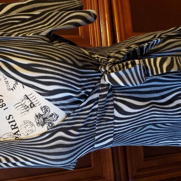 Adorable striped top - Picture 3 of 3